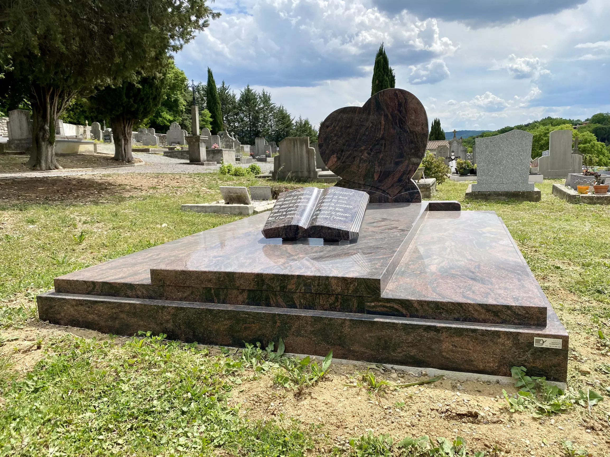 Monuments Funéraires en Ardèche à Balazuc