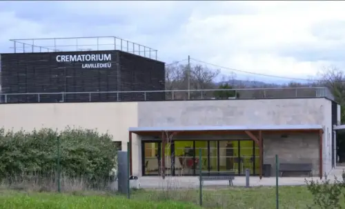 Crémation à Lavilledieu<br> <span style="display:block; margin-top:8px; font-size:15px; line-height:1.35; font-weight:400;"> Comprendre les étapes, les délais et l’accompagnement possible. </span>