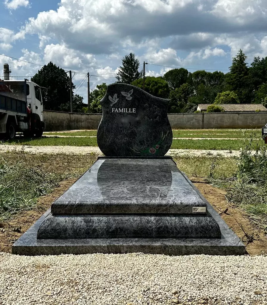 monument funéraire en Ardèche à Vallon Pont d'Arc