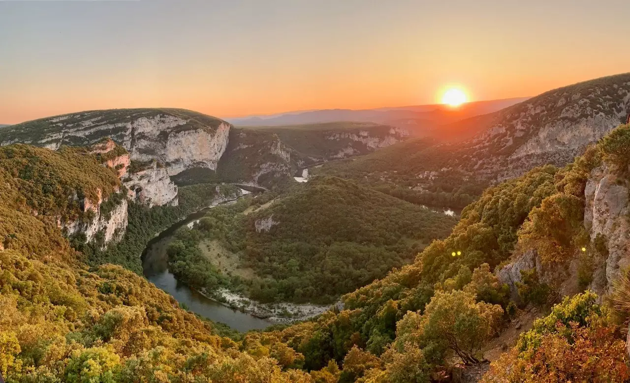 Pompes Funèbres en Ardèche – Accompagnement humain & respectueux