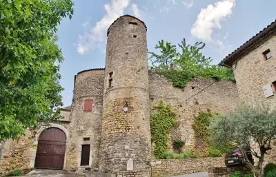 <p align ="center">Pompes Funèbres à Salavas : Un soutien humain et professionnel en Ardèche